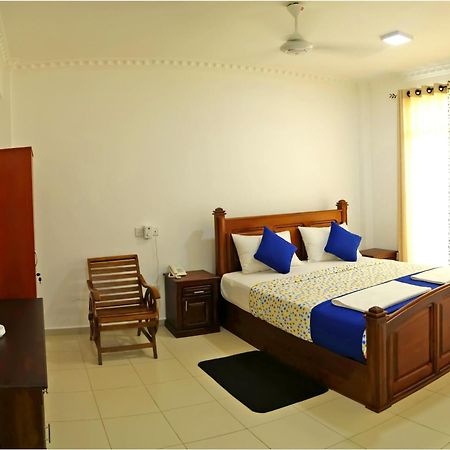 Ronaka Airport Transit Hotel Katunayake Exterior photo