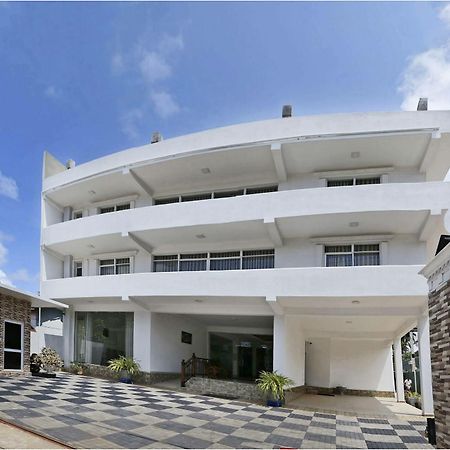 Ronaka Airport Transit Hotel Katunayake Exterior photo
