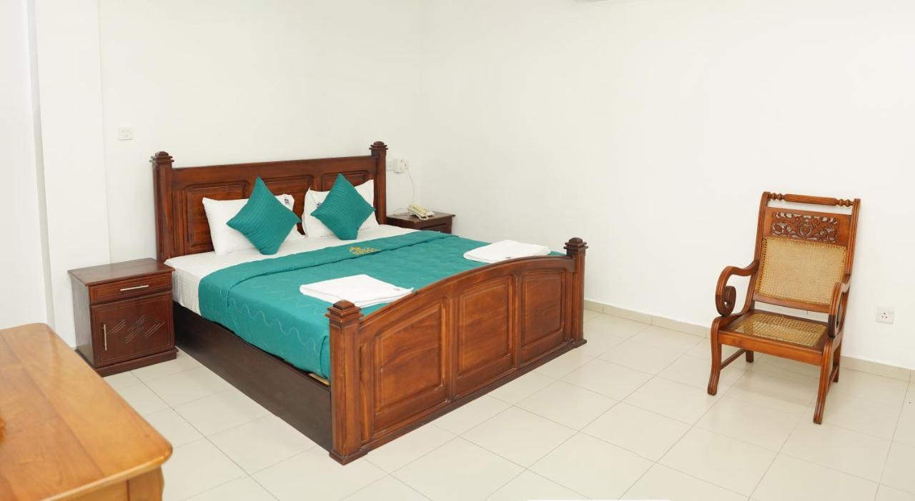 Ronaka Airport Transit Hotel Katunayake Exterior photo