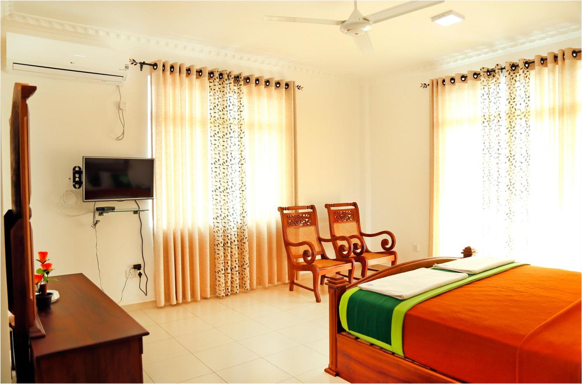 Ronaka Airport Transit Hotel Katunayake Exterior photo