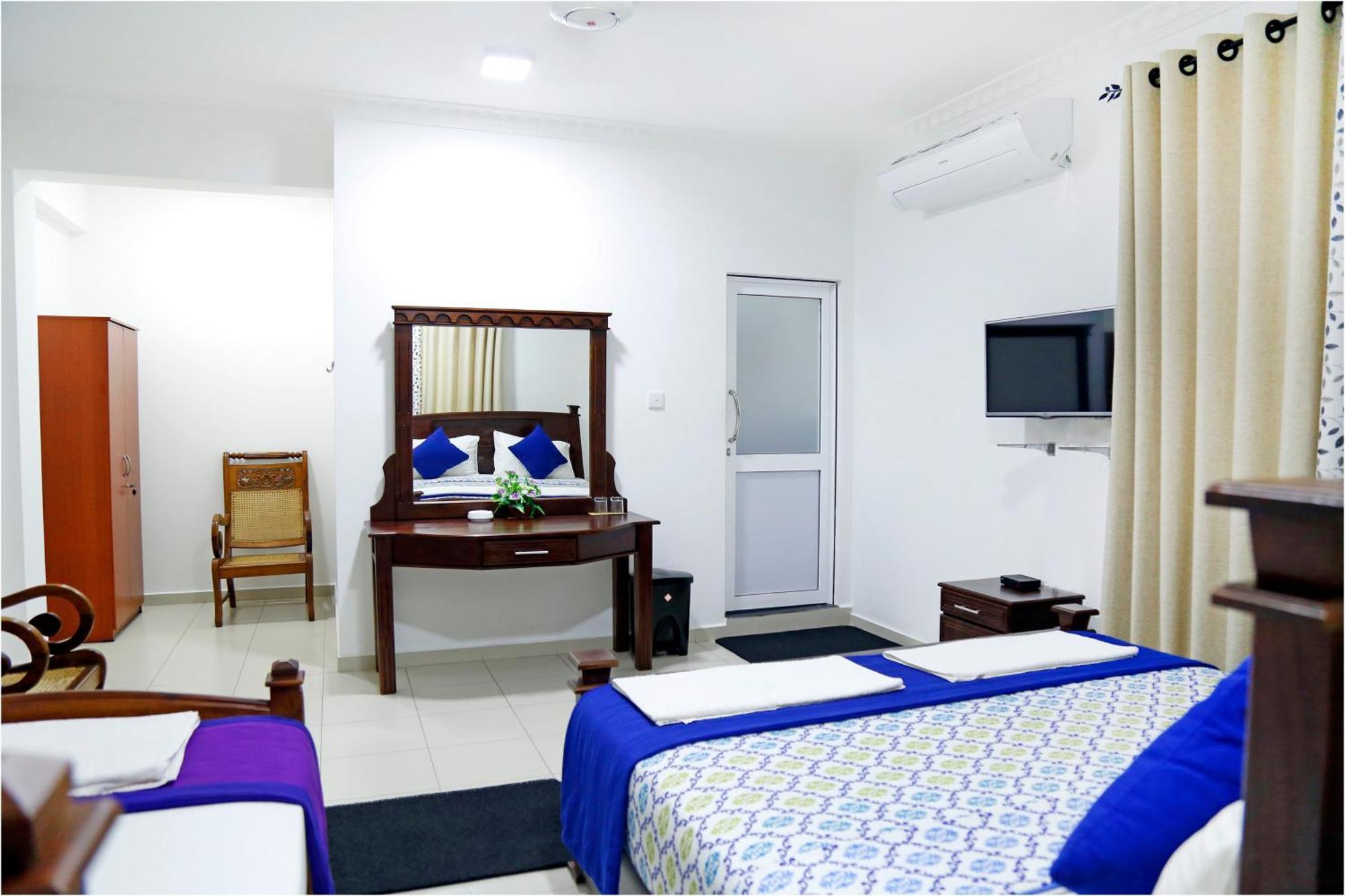 Ronaka Airport Transit Hotel Katunayake Exterior photo