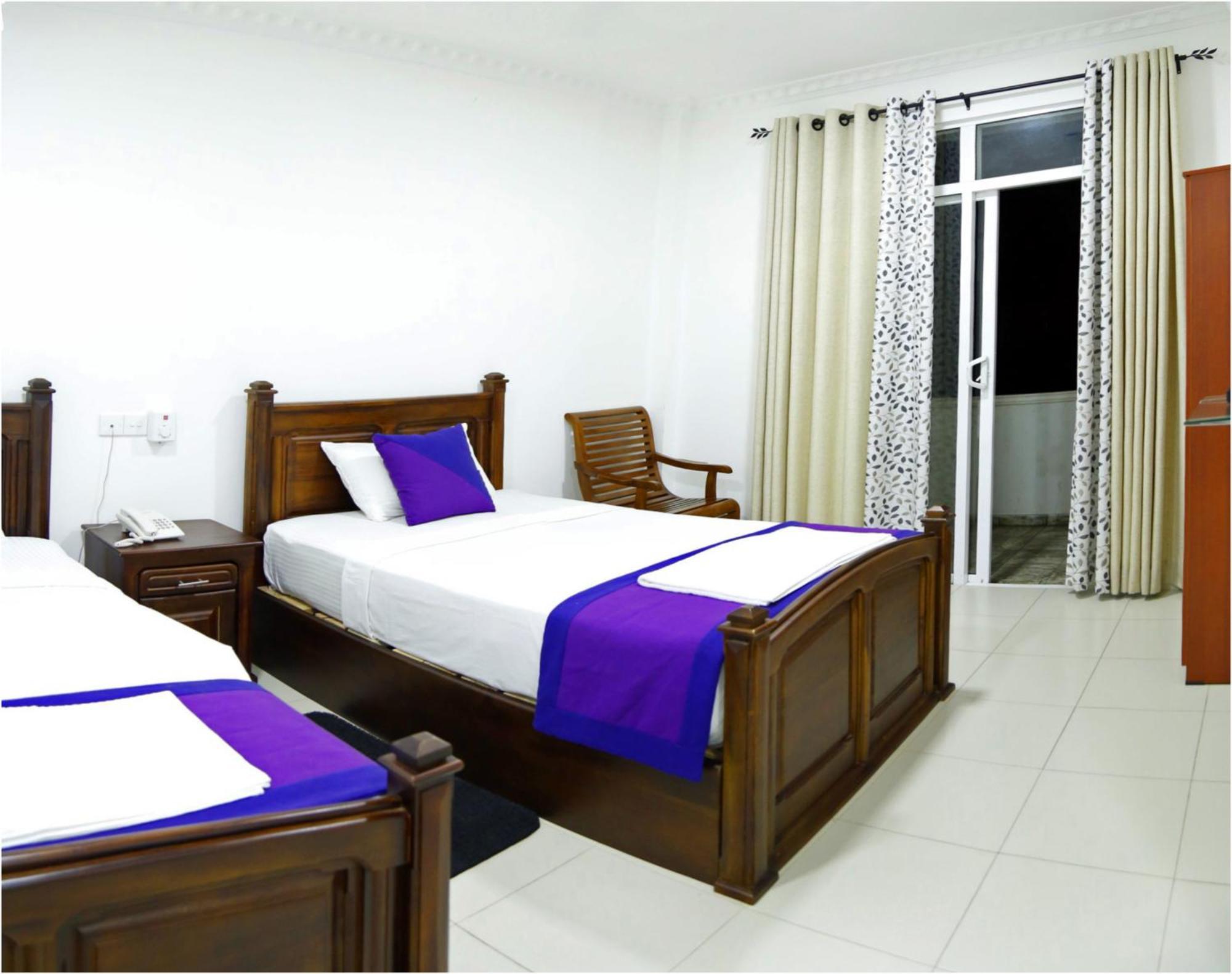 Ronaka Airport Transit Hotel Katunayake Exterior photo