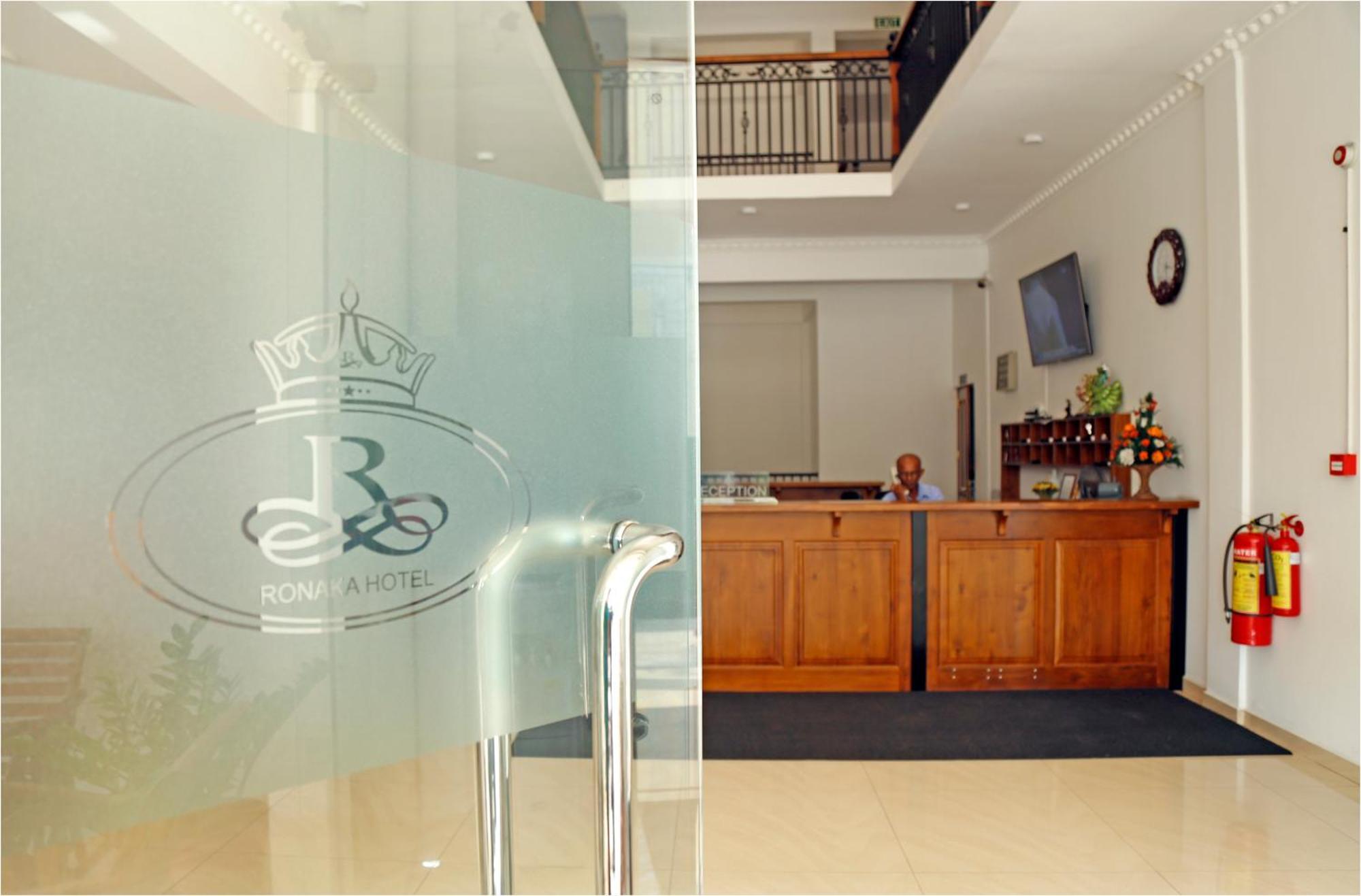 Ronaka Airport Transit Hotel Katunayake Exterior photo