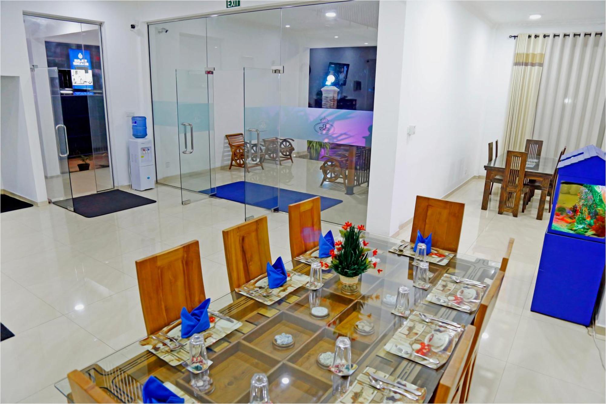 Ronaka Airport Transit Hotel Katunayake Exterior photo