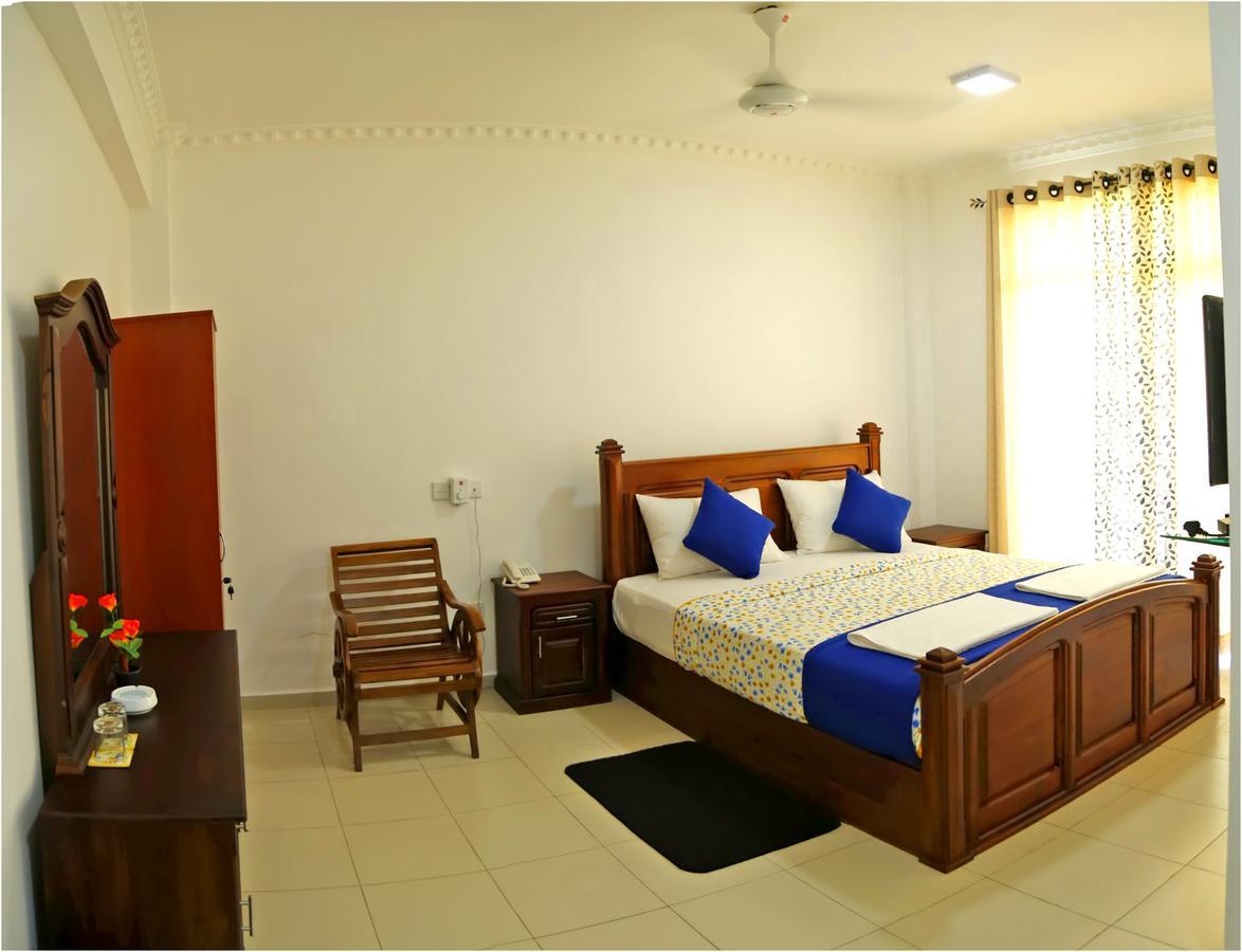 Ronaka Airport Transit Hotel Katunayake Exterior photo