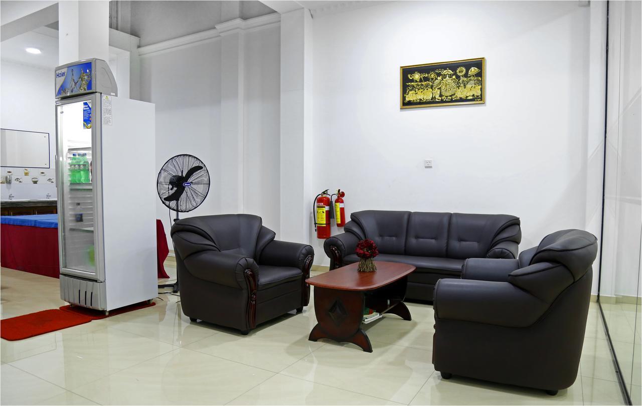Ronaka Airport Transit Hotel Katunayake Exterior photo