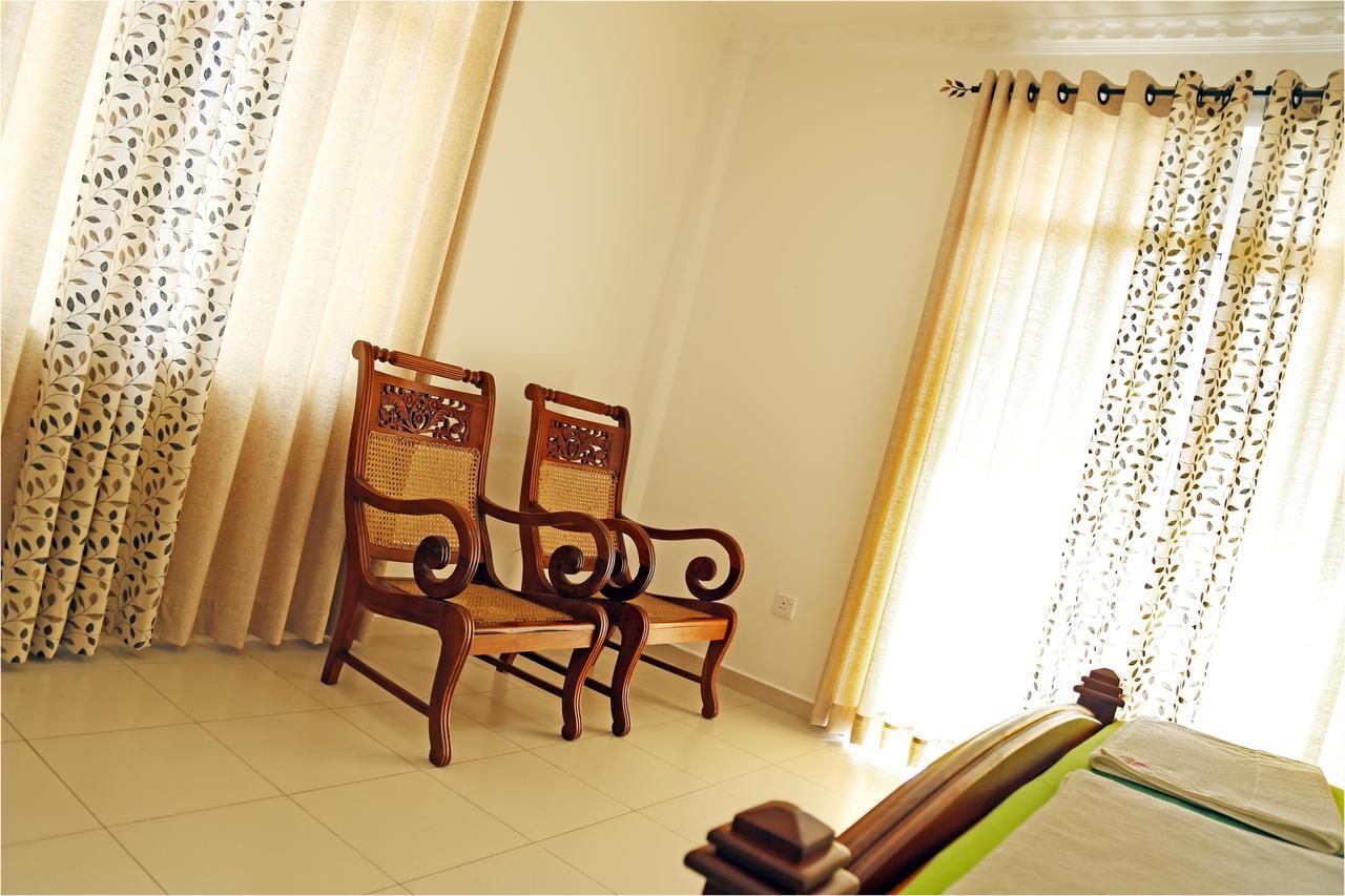 Ronaka Airport Transit Hotel Katunayake Exterior photo
