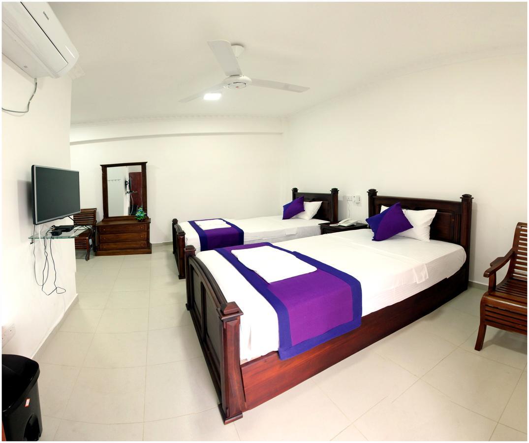 Ronaka Airport Transit Hotel Katunayake Exterior photo